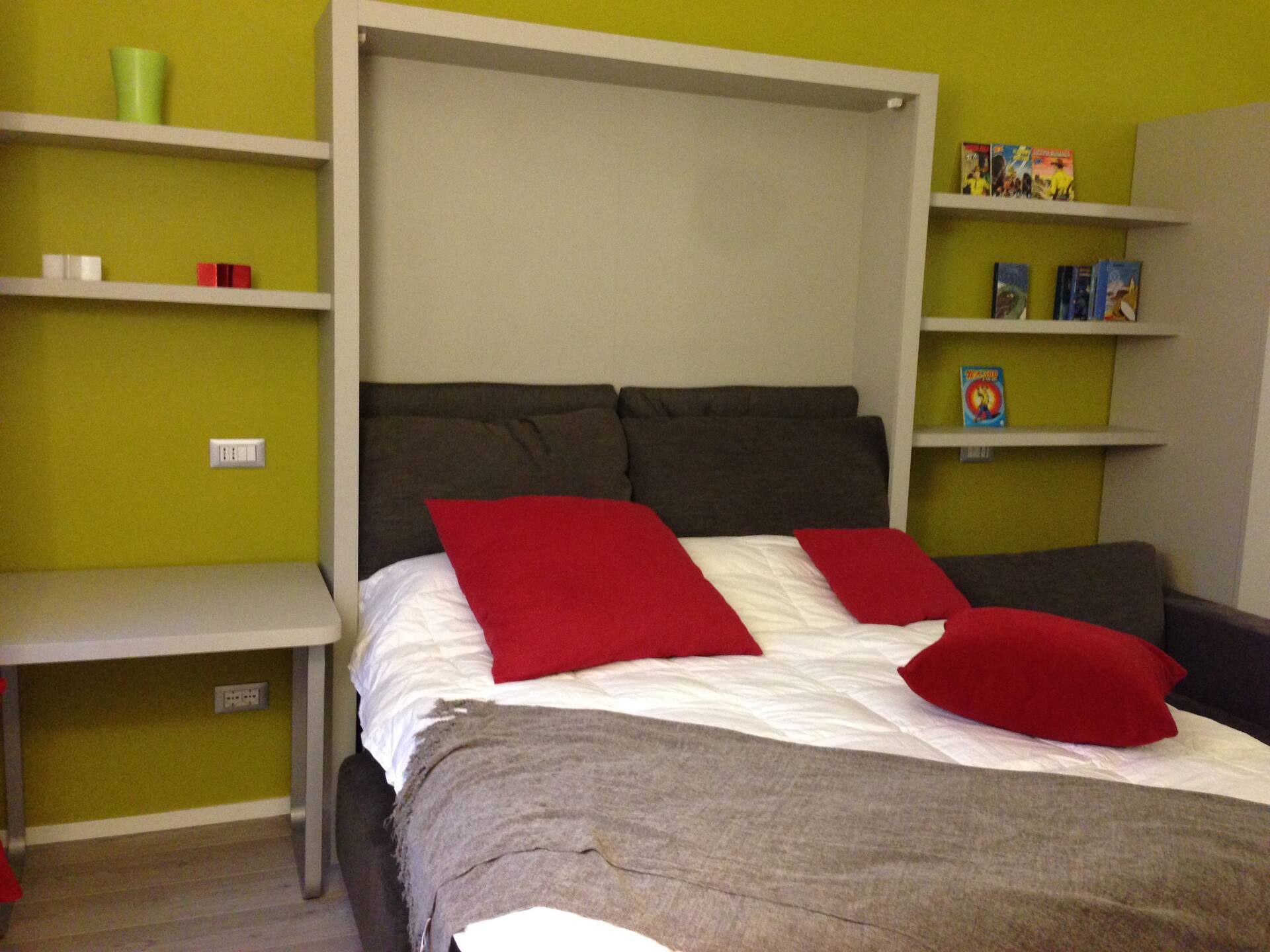 Bedroom 1 — king mattress
